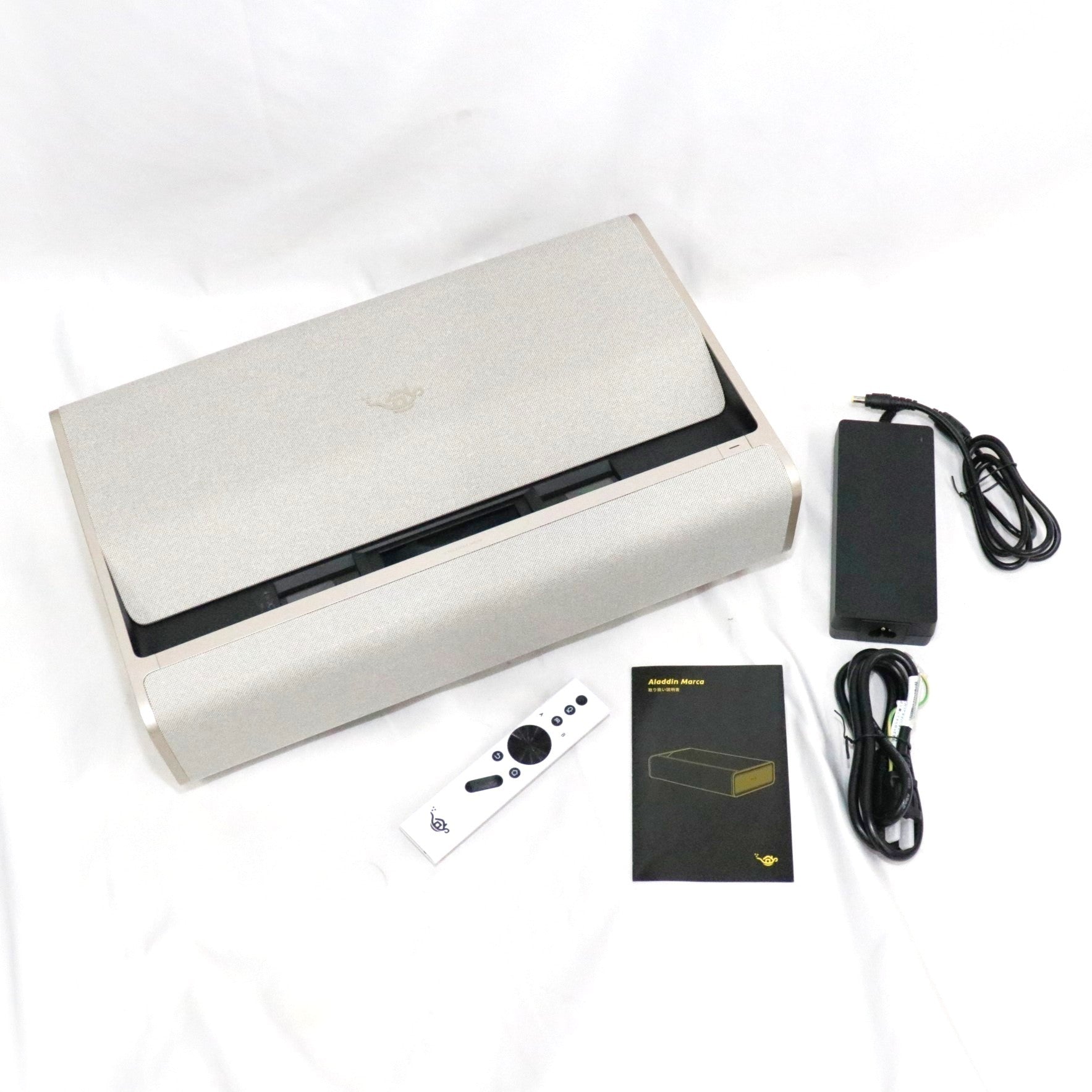 Aladdin - [中古] Aladdin Marca 超短焦点プロジェクター gmn-002337   [良い(B)] 中古(B)] Aladdin Marca 超短焦点プロジェクター gmn-002337