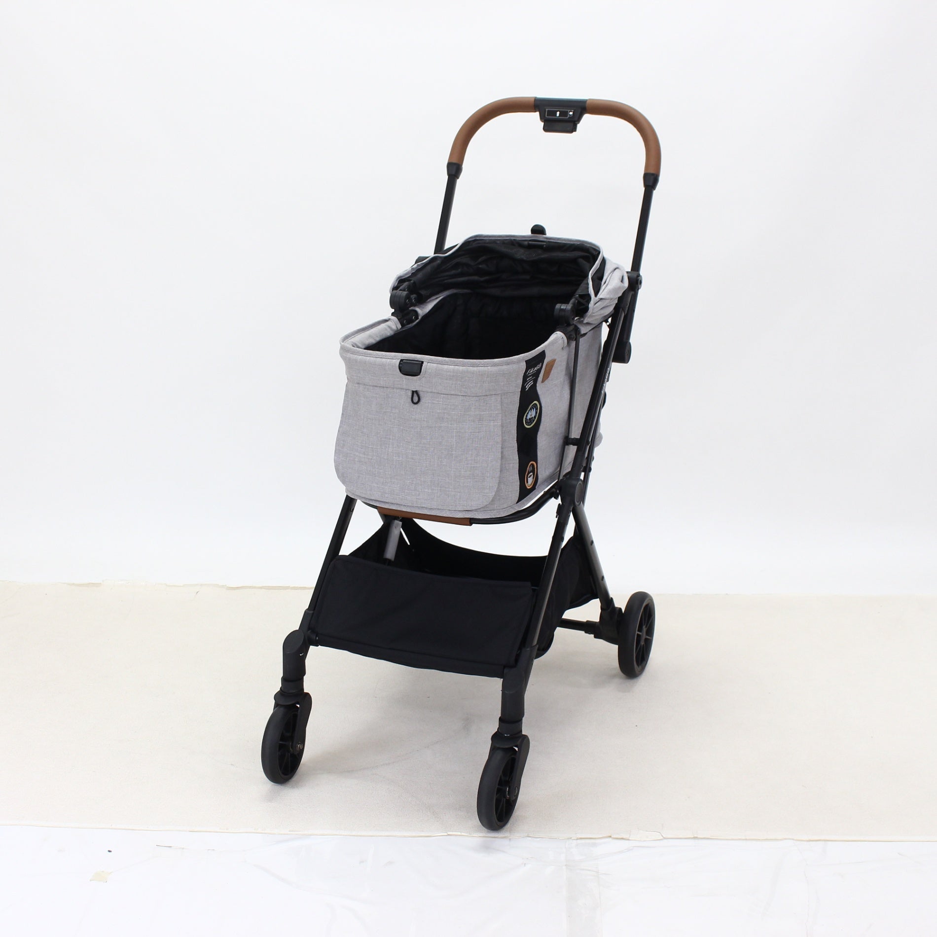 【未使用に近い】ペットカート紺　定価29,700(税込) 未使用に近い】ペットカート紺 定価29,700(税込)