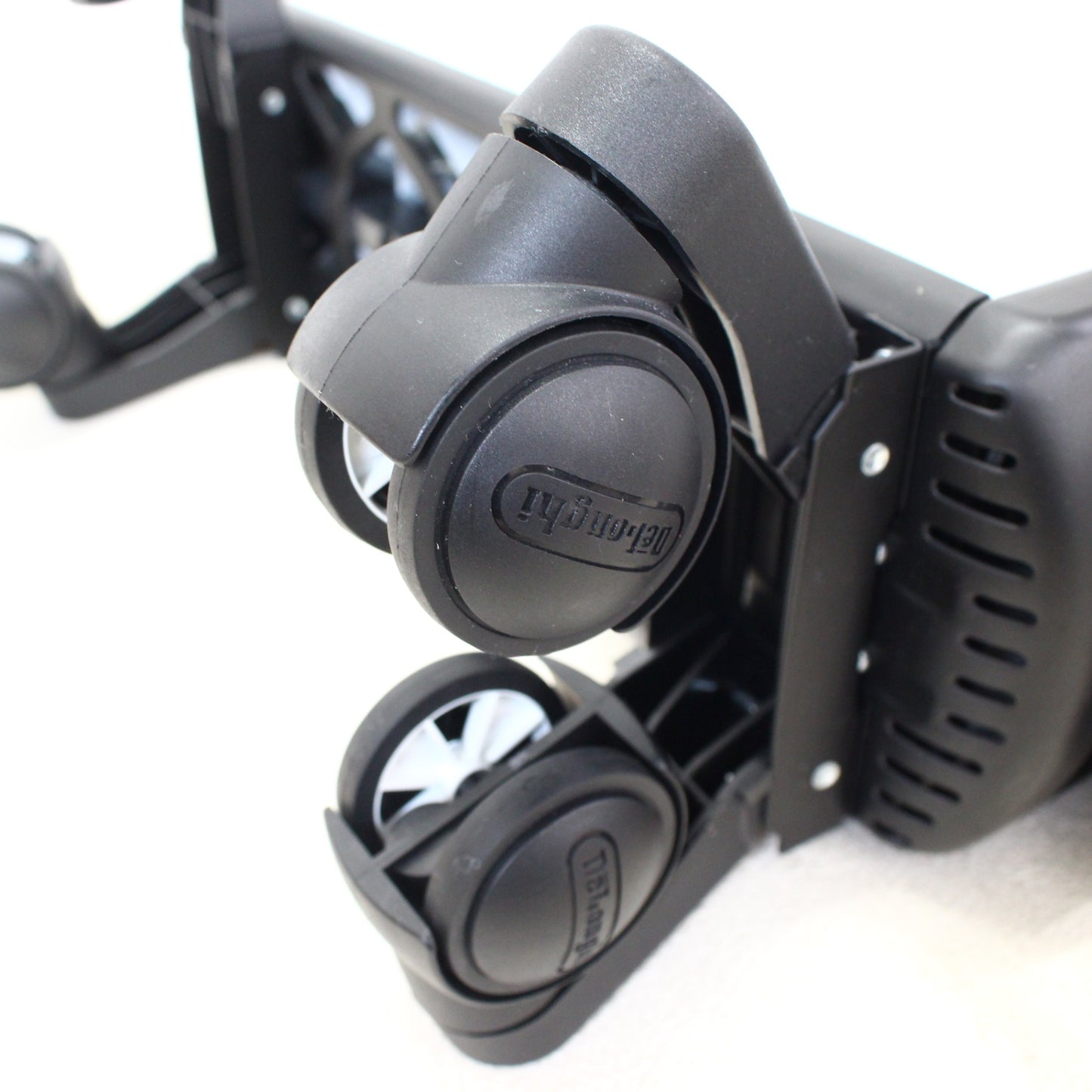 [中古(C)] [2022年発売モデル] デロンギ マルチダイナミックヒーター Wi-Fiモデル MDHAA12WIFI-BK ピュアホワイト+マットブラック (暖房目安 8～10畳) mdhaa12wifi-bk mdhaa12wifi-bk　[可]