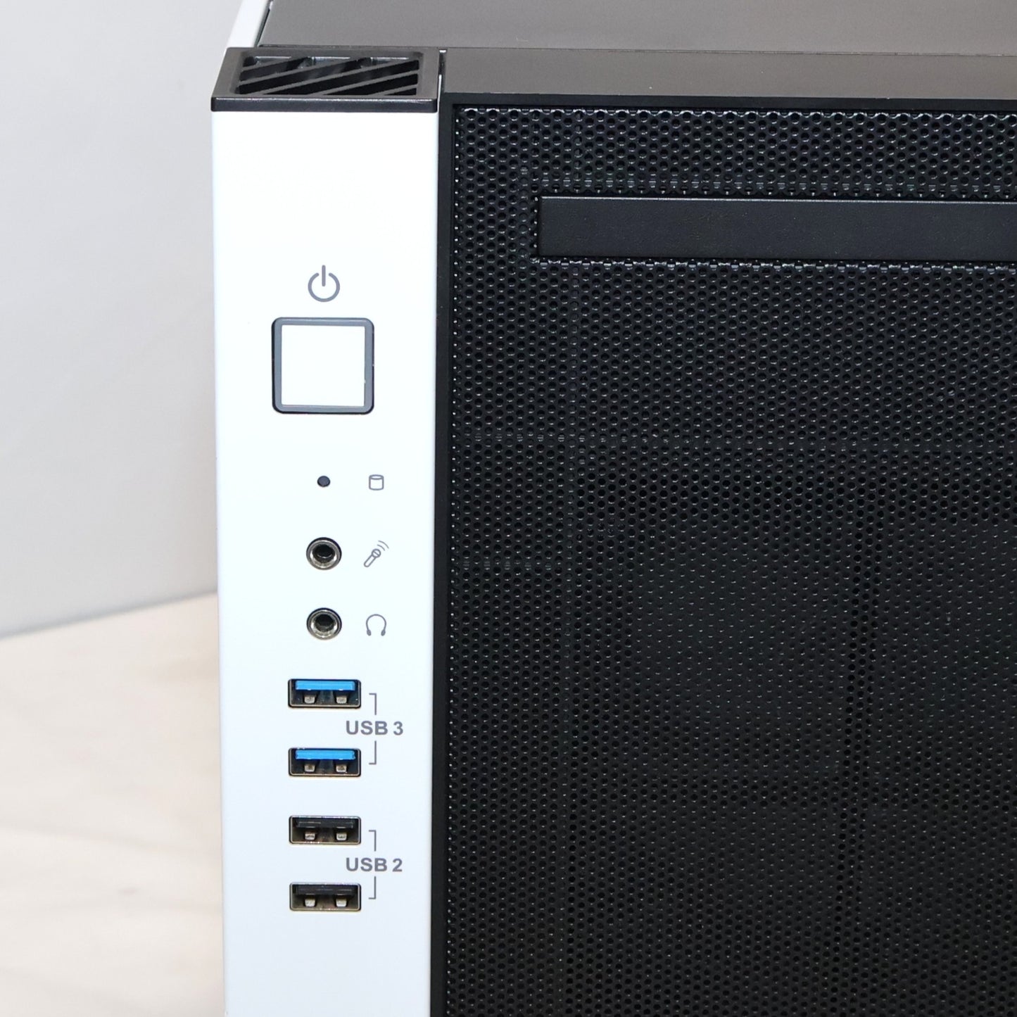 FRONTIER(フロンティア) ゲーミングデスクトップパソコン FRGTB550/C　frgtb550-c   整備済みアウトレット品 [中古(C)]