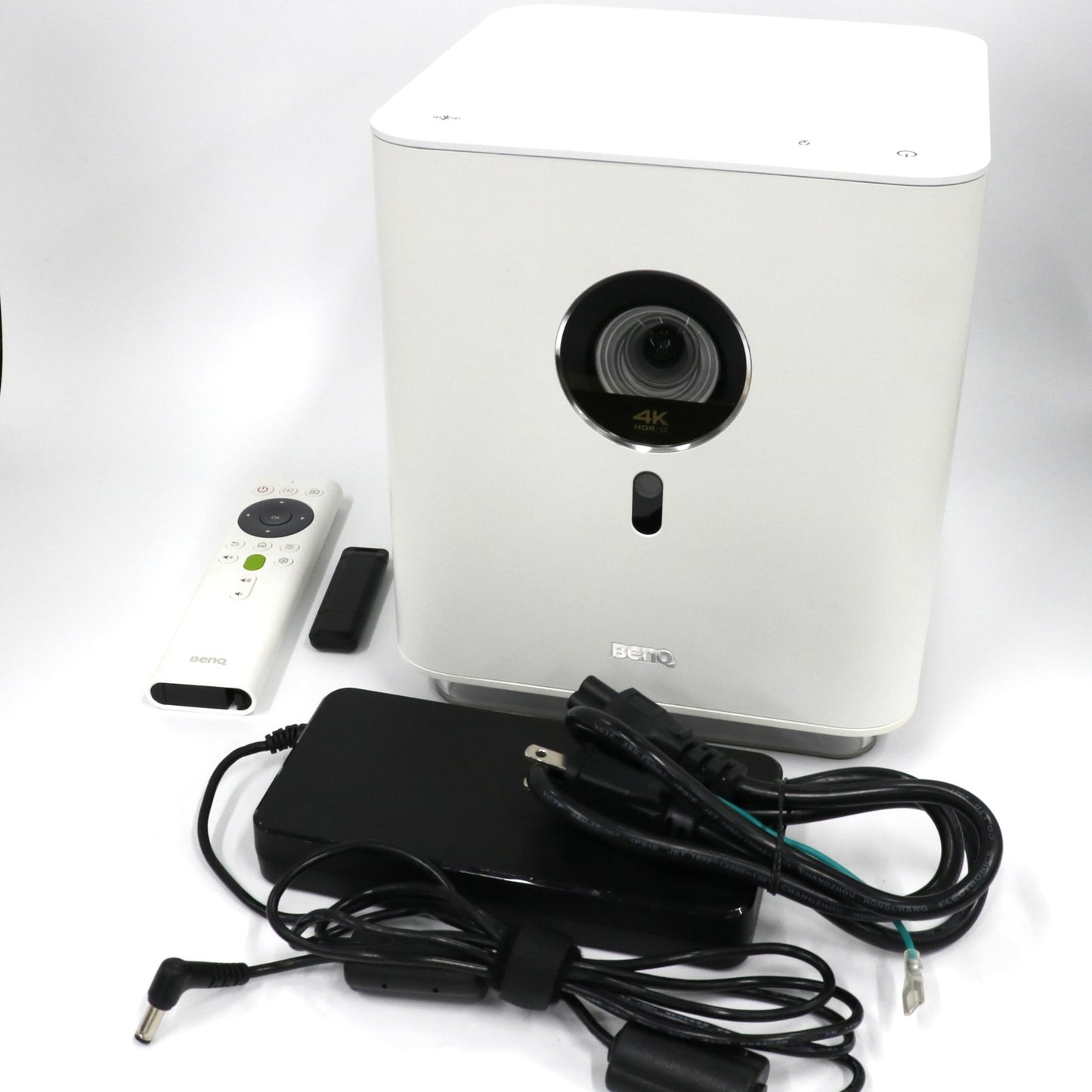 BenQ GK100【4K・短焦点・LEDプロジェクター】（1000ルーメン / DLP/オートフォーカス/Android 6.0 / ワイヤレス対応 / 10W × 2 treVoloスピーカー/長寿命LED光源採用）