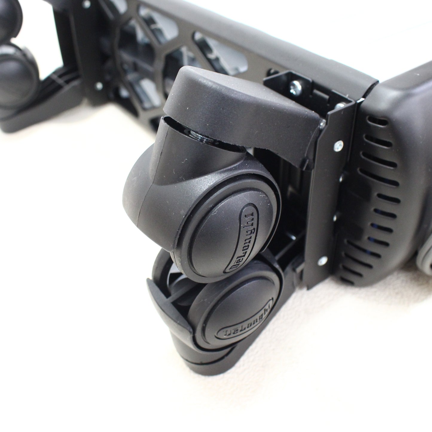 [中古(C)] [2020年発売モデル] デロンギ マルチダイナミックヒーター MDHU12-BK 1200W ピュアホワイト＋マットブラック (暖房目安 8～10畳) mdhu12-bk mdhu12-bk　[可]