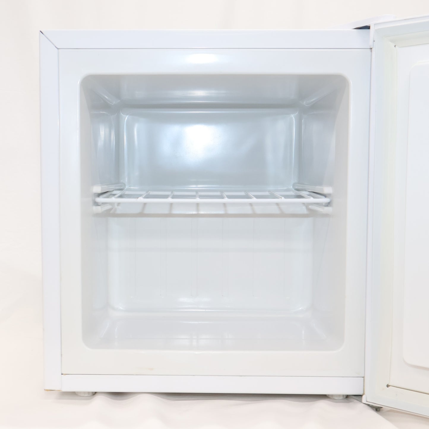 [中古(C)] レンティオ 小型冷凍庫 32L 1ドア RN-FZ32 rn-fz32-wh-fl ホワイト 　[可]