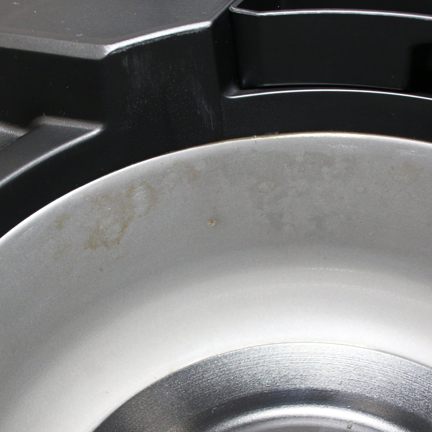 [中古(C)] シャープ ヘルシオ ホットクック KN-HW16H 2〜4人用 1.6L容量　kn-hw16h-b プレミアムブラックkn-hw16h-b　[可]