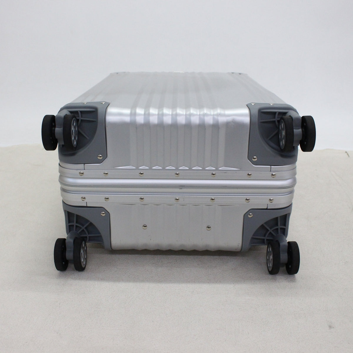 [3-5泊向けサイズ]LEGEND WALKER 1510 65L アルミ製ハードスーツケース 1510-63-sl  シルバー 整備済みアウトレット品 [中古(C)]
