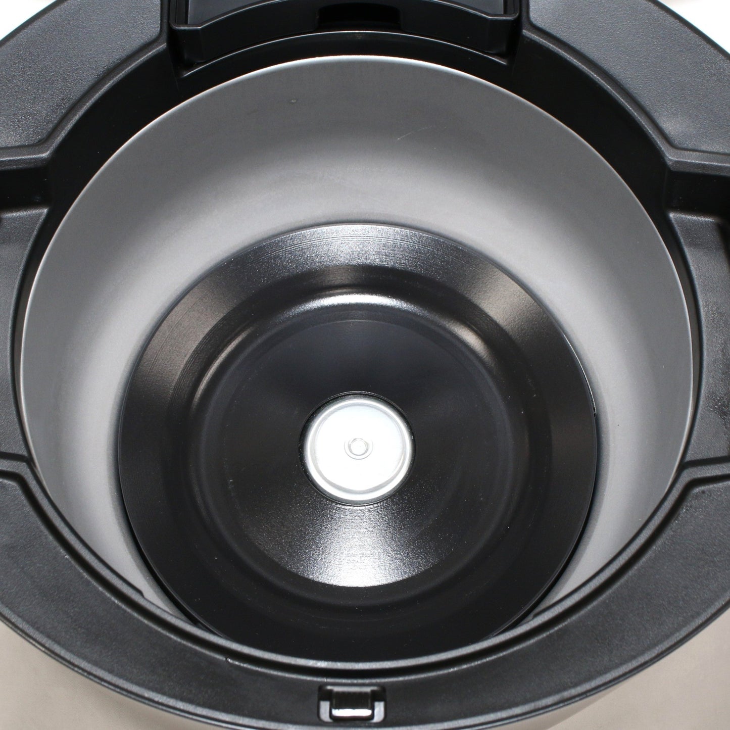 [中古(B)] シャープ ヘルシオ ホットクック KN-HW24H 2〜6人用 2.4L容量　kn-hw24h-b プレミアムブラック [良い]