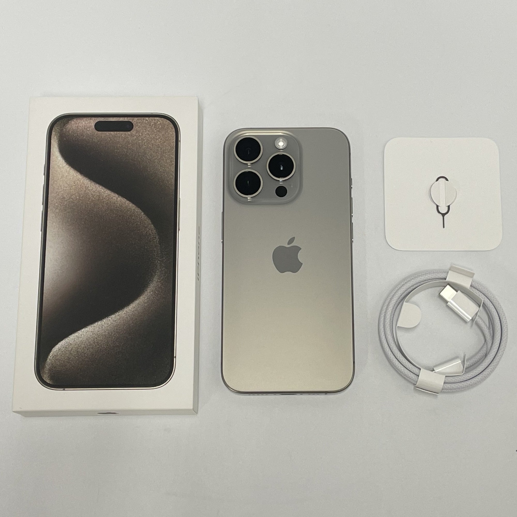 中古iPhone 15pro ナチュラルチタニウム128gb