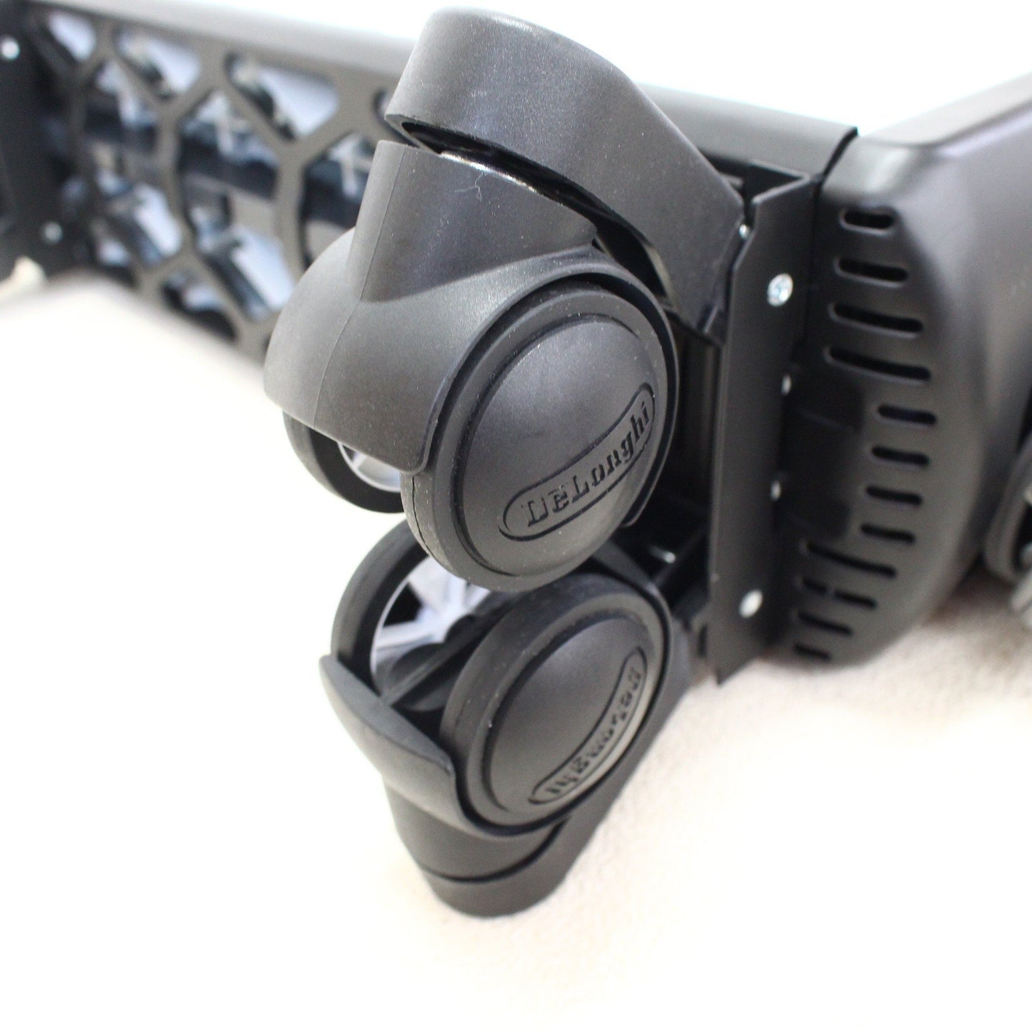 [中古(C)] [2020年発売モデル] デロンギ マルチダイナミックヒーター Wi-Fiモデル MDHAA15WIFI-BK 1500W ピュアホワイト+マットブラック (暖房目安 10~13畳) mdhaa15wifi-bk mdhaa15wifi-bk　[可]