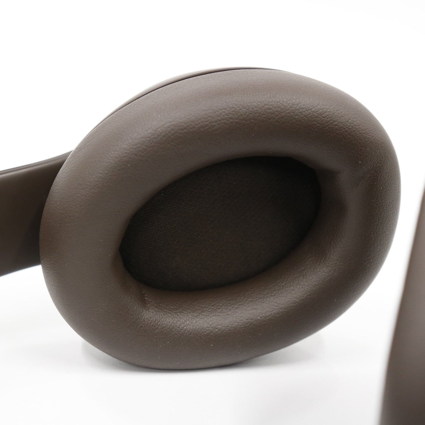 [中古(C)] Beats Studio Pro ワイヤレスノイズキャンセリングヘッドフォン studiopro-db ディープブラウン[可]