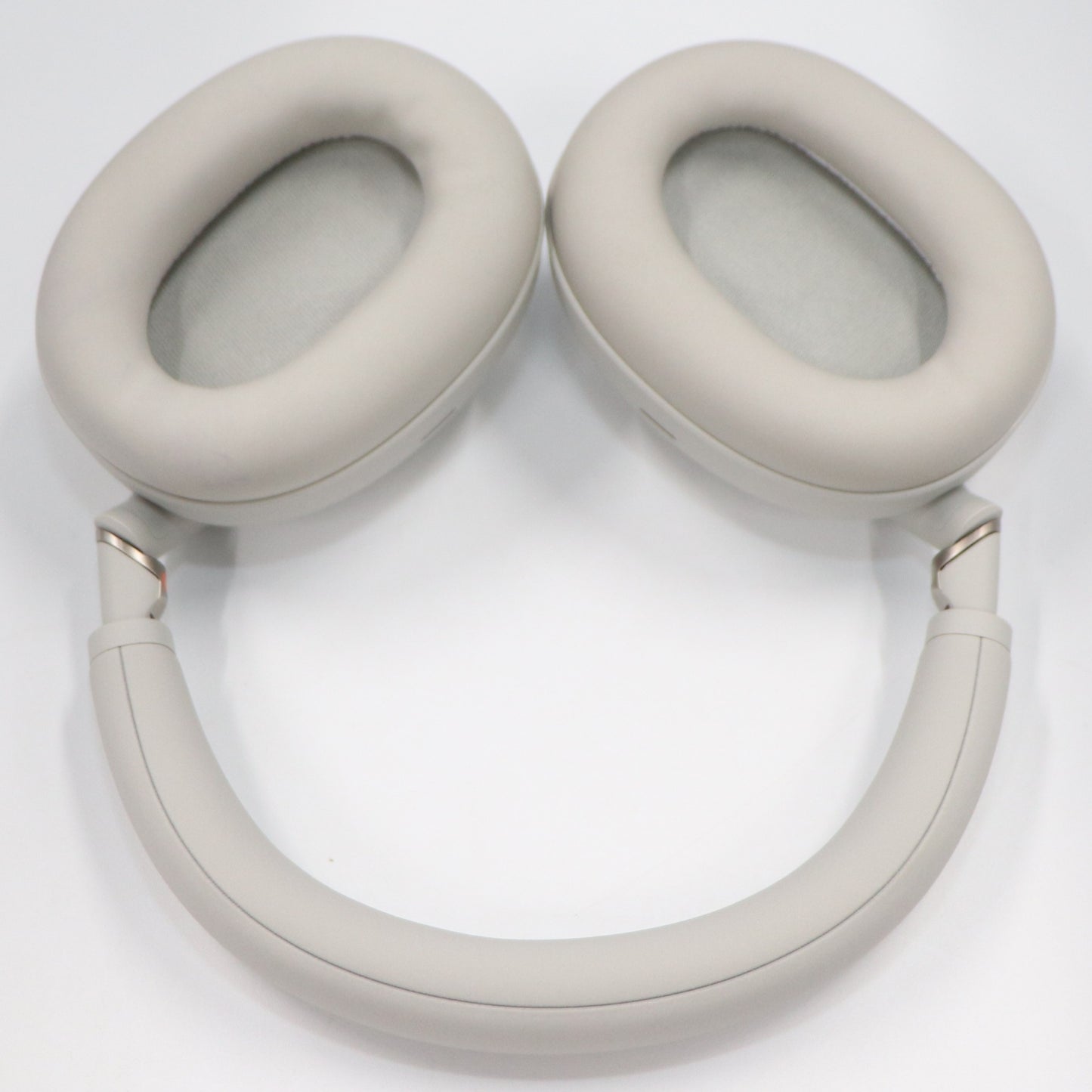 [中古(C)]ソニー WH-1000XM6 ワイヤレスノイズキャンセリングヘッドホン プラチナシルバーwh-1000xm6-p　[可]