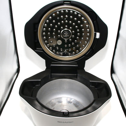 シャープ ヘルシオ ホットクック KN-HW24G 2〜6人用 2.4L容量　kn-hw24g-w  ホワイト 整備済みアウトレット品 [中古(C)]