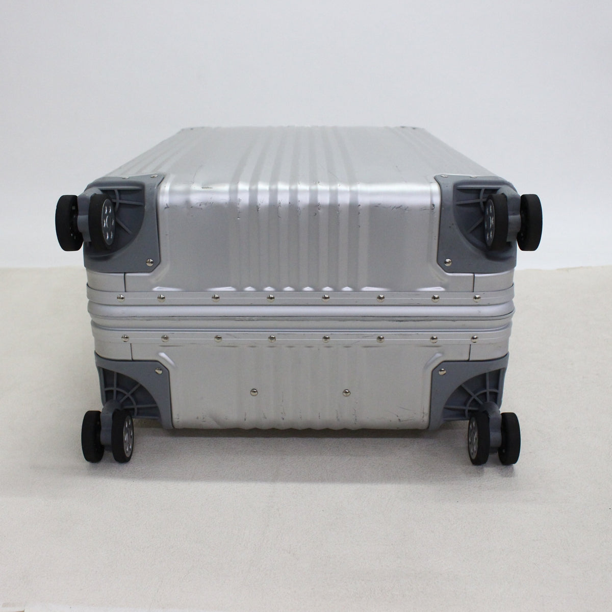 [5-8泊向けサイズ]LEGEND WALKER 1510 88L アルミ製ハードスーツケース　1510-70-sl  シルバー 整備済みアウトレット品 [中古(C)]