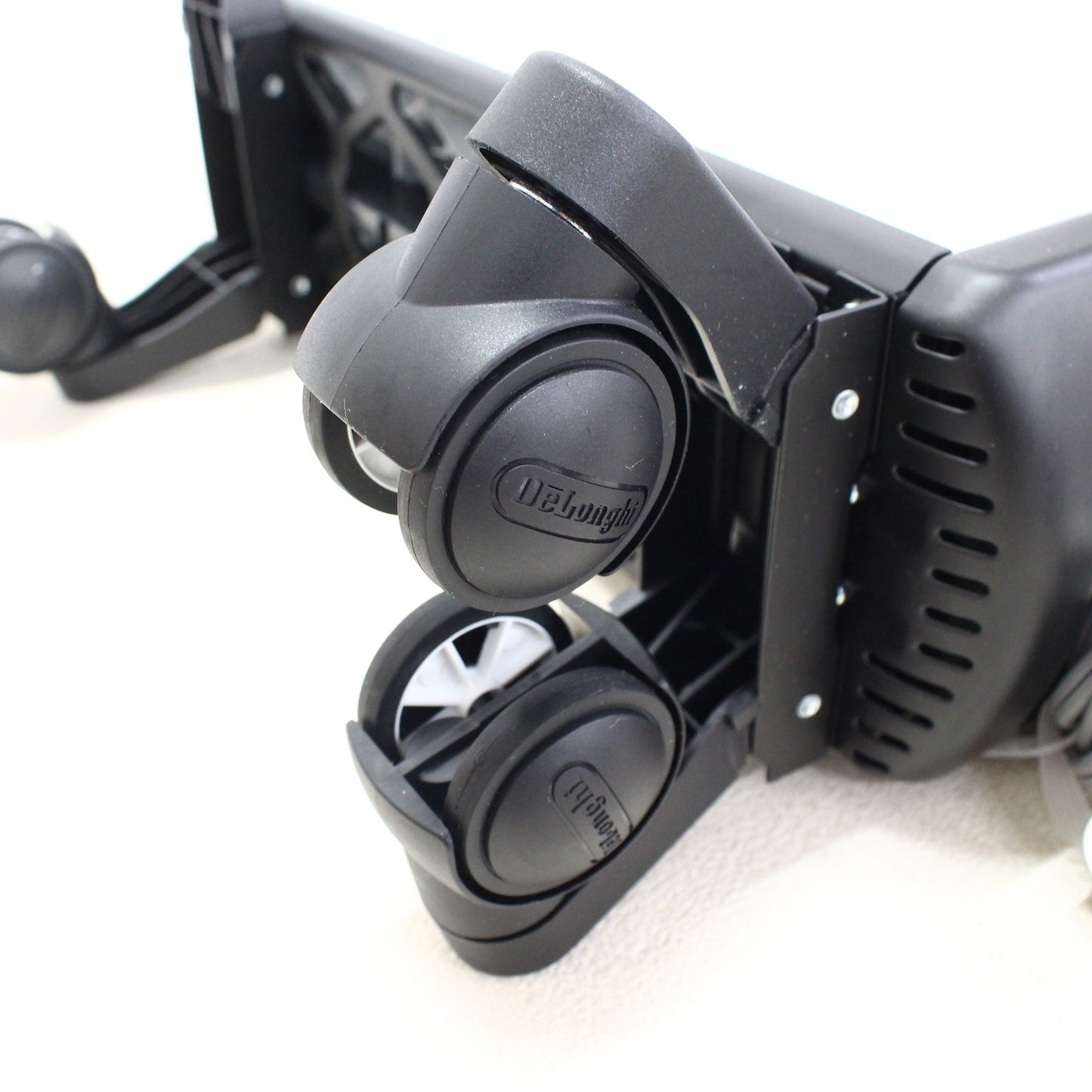 [中古(C)] [2022年発売モデル] デロンギ マルチダイナミックヒーター Wi-Fiモデル MDHAA12WIFI-BK ピュアホワイト+マットブラック (暖房目安 8～10畳) mdhaa12wifi-bk mdhaa12wifi-bk　[可]