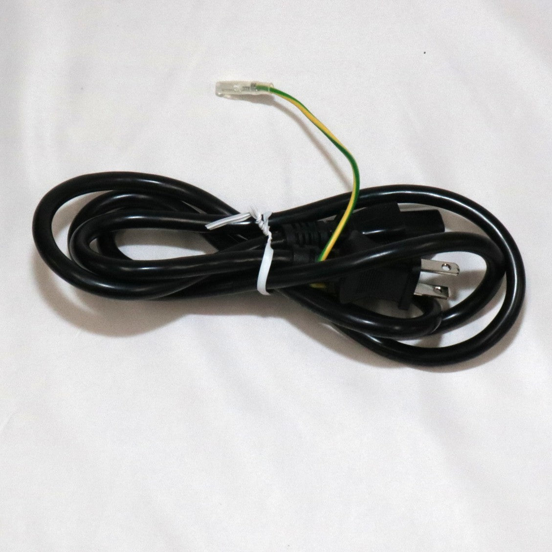 [中古(B)] mouse(マウス) DAIV FM-A7G7S クリエイター向けデスクトップパソコン(AMD Ryzen™ 7 7700X プロセッサー/GeForce RTX™ 4070 SUPER/32GB/M.2 NVMe SSD 1TB/Windows 11 Home) FMA7G7SB6ADCW101DEC fma7g7sb6adcw101dec  [良い]