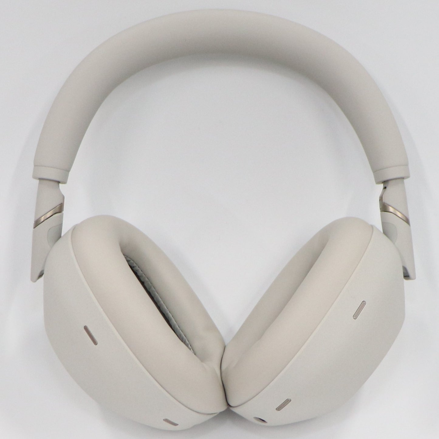 [中古(B)] ソニー WH-1000XM6 ワイヤレスノイズキャンセリングヘッドホン wh-1000xm6-p プラチナシルバー [良い]