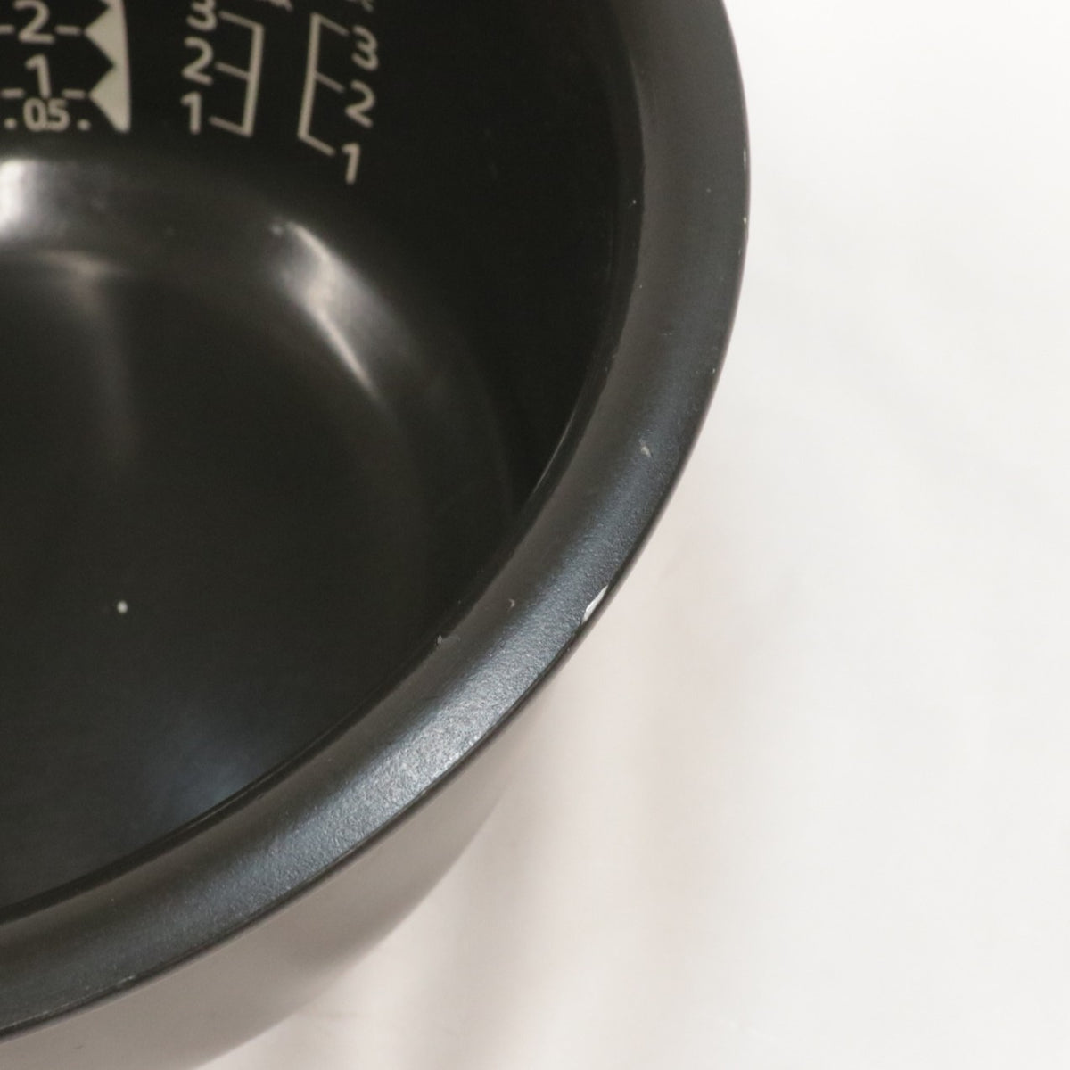 [中古(B)] [5.5合炊き] 三菱電機 備長炭 NJ-VV10F IH炊飯器 炭炊釜 nj-vv10f  [良い]