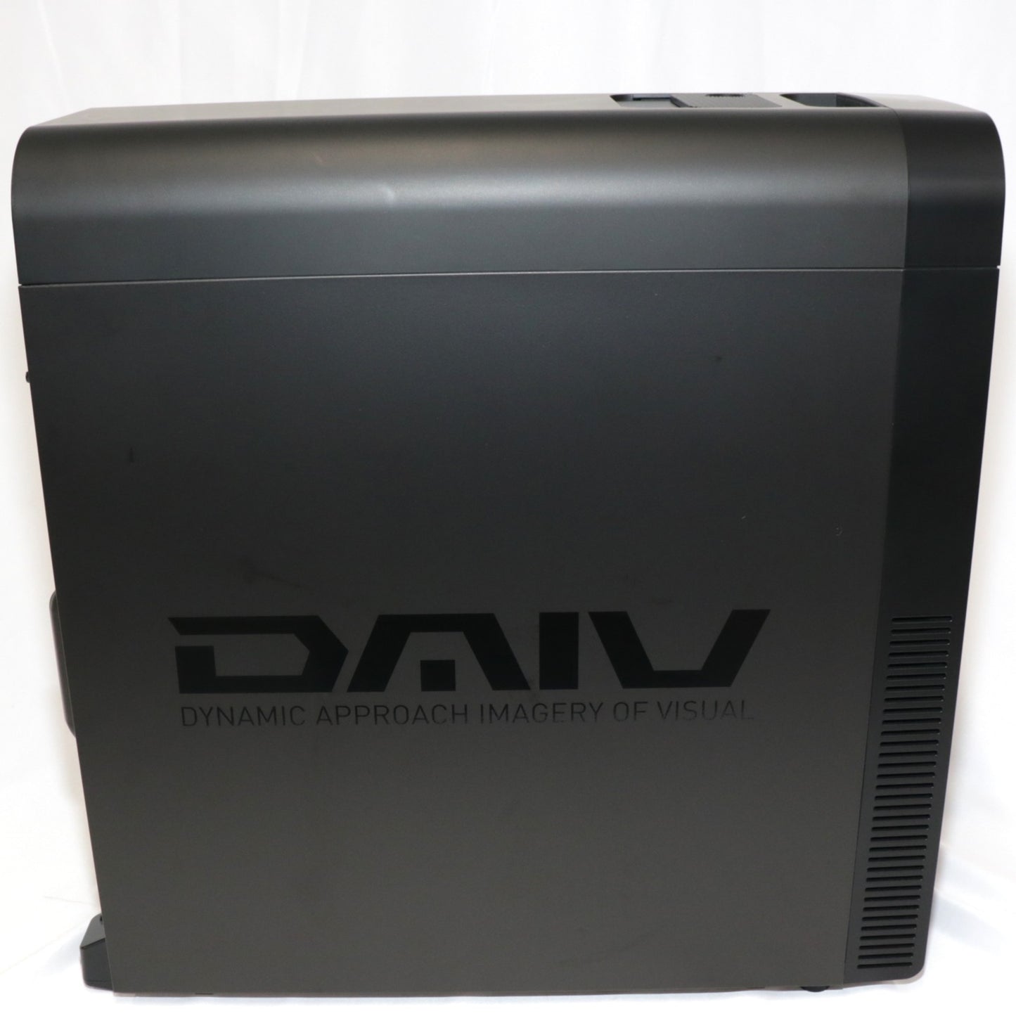 [中古(B)] mouse(マウス) DAIV FM-A7G7S クリエイター向けデスクトップパソコン(AMD Ryzen™ 7 7700X プロセッサー/GeForce RTX™ 4070 SUPER/32GB/M.2 NVMe SSD 1TB/Windows 11 Home) FMA7G7SB6ADCW101DEC fma7g7sb6adcw101dec  [良い]