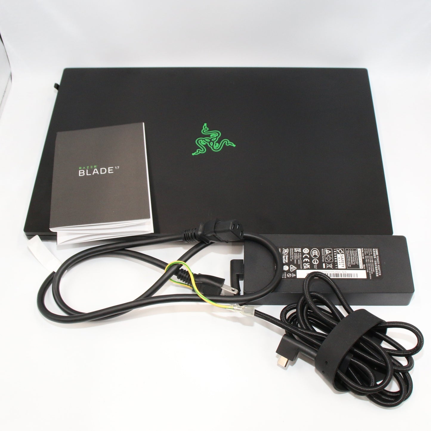 [中古(C)] RAZER Blade17 ゲーミングノートPC (Core-i7-11800H/GeForce RTX3060/17.3型/16GB/165Hz) rz09-0406aja3-r3j1 ブラックrz09-0406aja3-r3j1　[可]