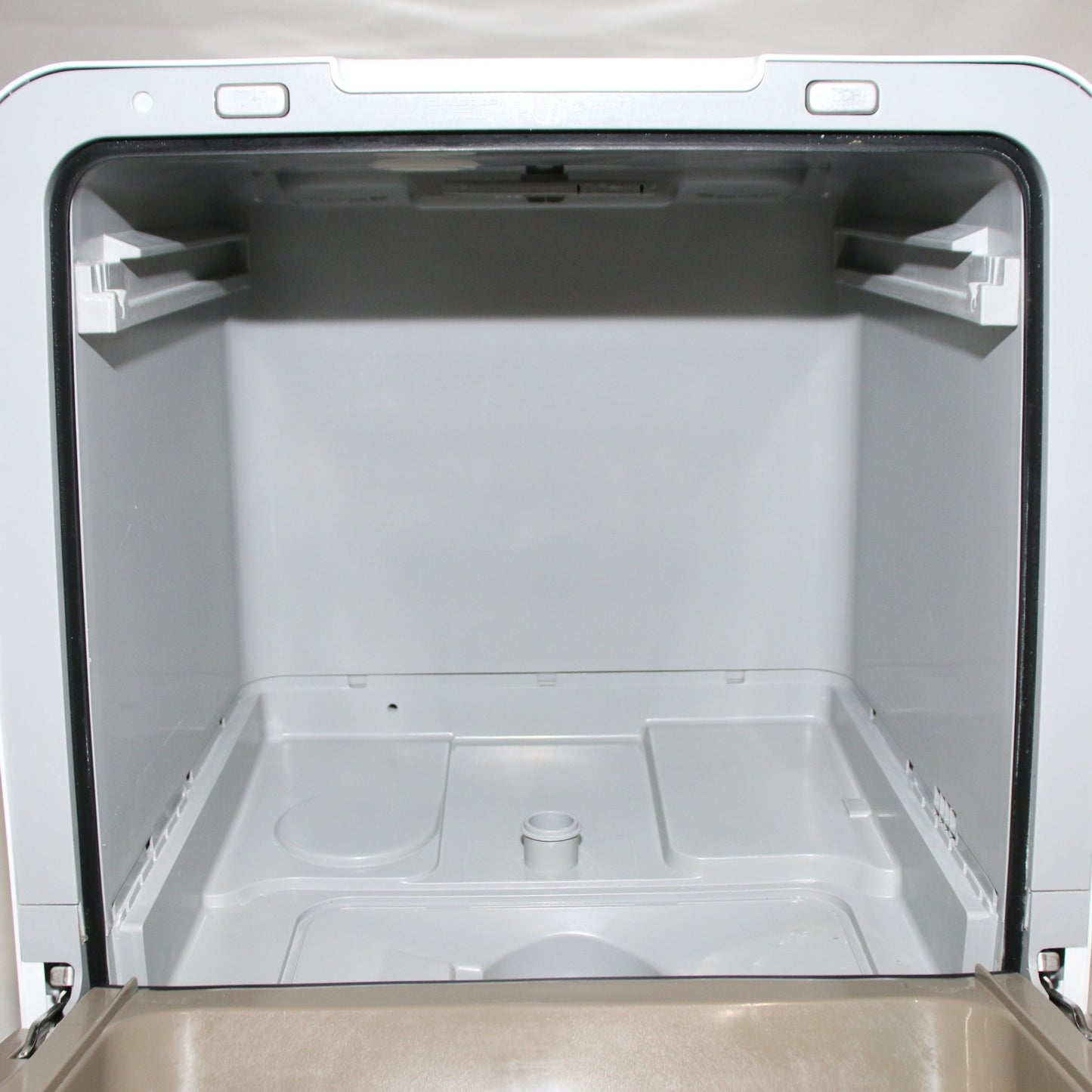[～食器18点]東芝 卓上型食器洗い乾燥機 DWS-33A 工事不要 タンク式 3人分 dws-33a   整備済みアウトレット品 [中古(C)]