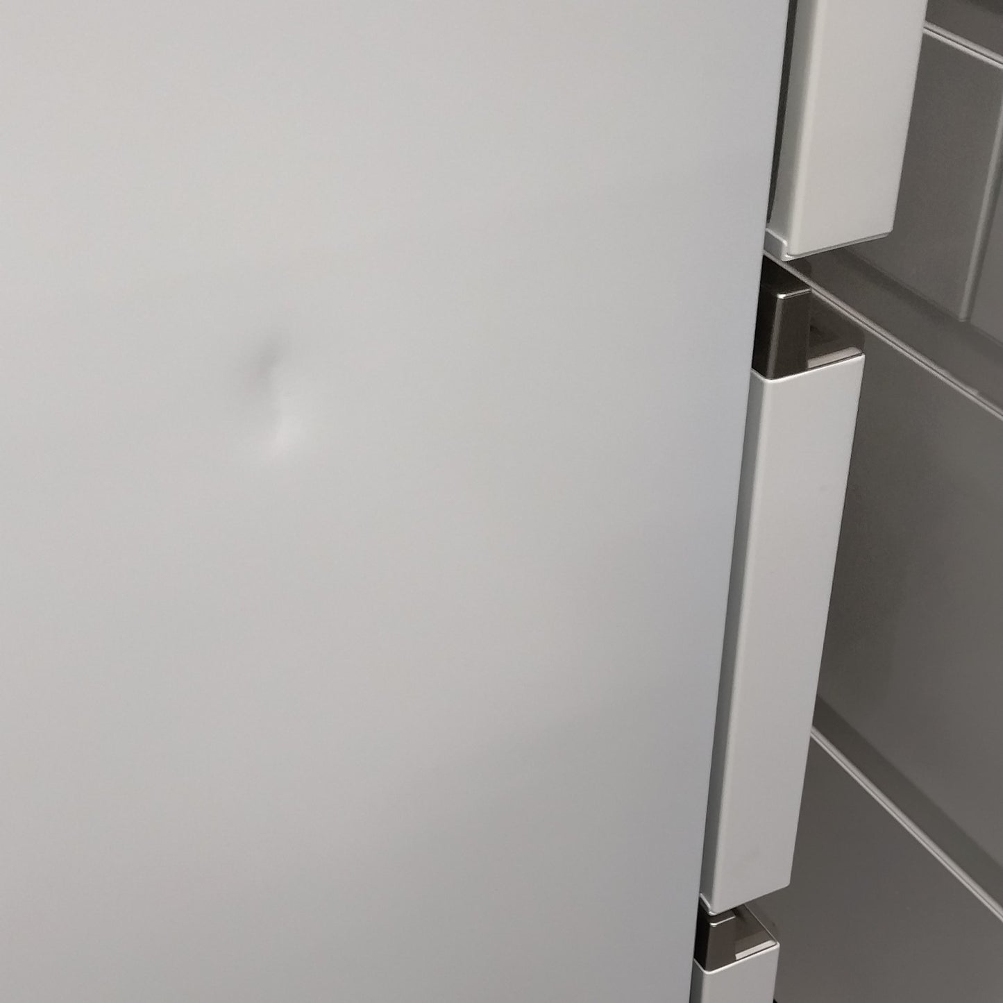 【特殊配送】[450L][ファミリー向け][右開き]Hisense (ハイセンス) HR-DC450K 冷凍冷蔵庫　hr-dc-450k-w  シルクホワイト 整備済みアウトレット品 [中古(C)]