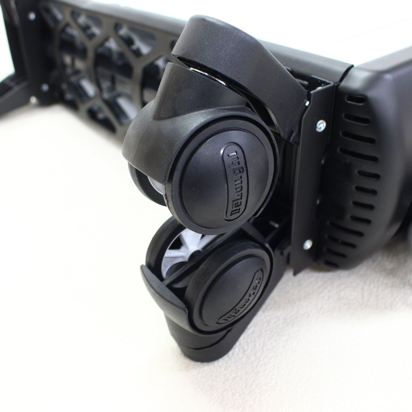 [中古(C)] [2020年発売モデル] デロンギ マルチダイナミックヒーター Wi-Fiモデル MDHAA15WIFI-BK 1500W ピュアホワイト+マットブラック (暖房目安 10~13畳) mdhaa15wifi-bk mdhaa15wifi-bk　[可]