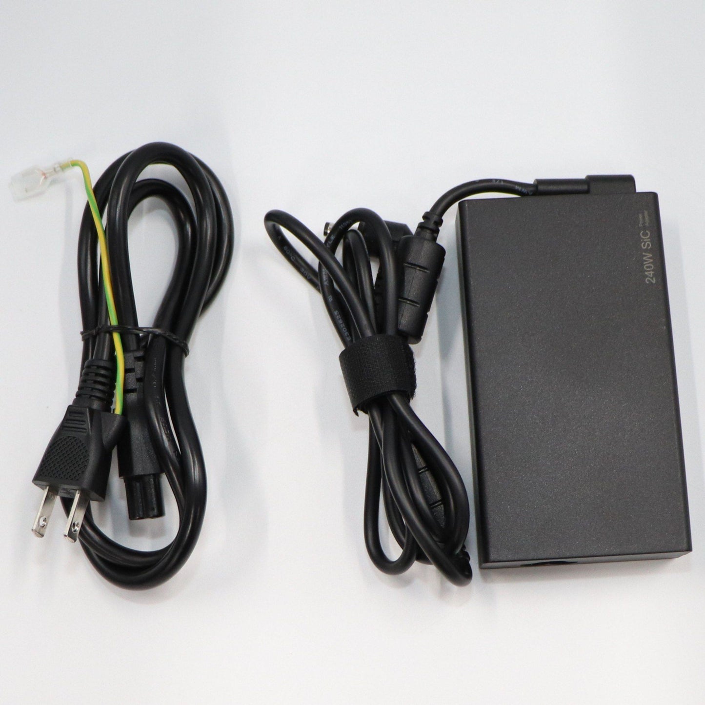 [中古(A)] mouse(マウス) G-Tune E5-I7G60BK-A (Core™ i7-13650HX /GeForce RTX4060 /16GB /SSD 500GB) ゲーミングノートパソコン E5I7G60BKABCW101DEC　e5i7g60bkabcw101dec [非常に良い]