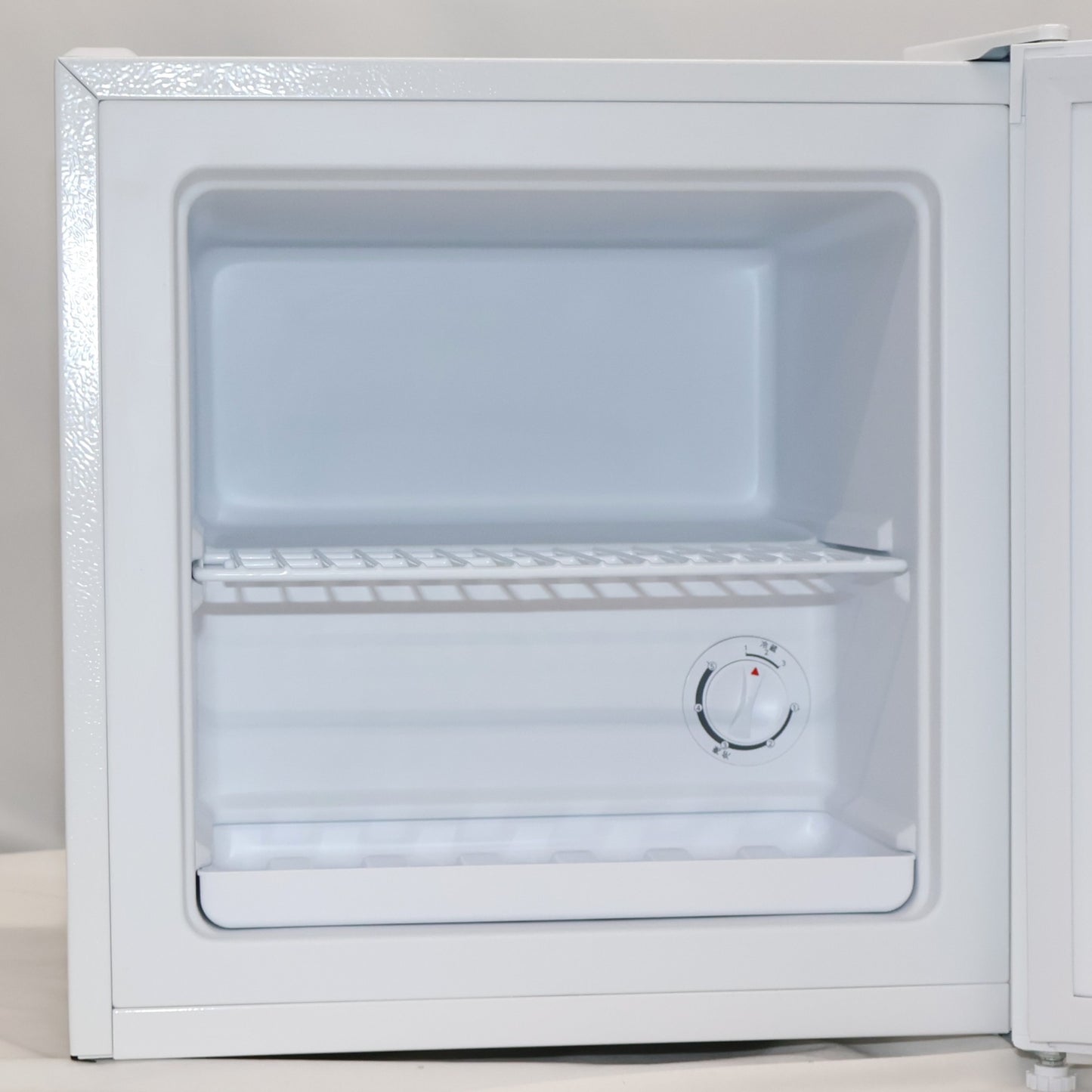 [中古(C)] [31L][右開き]アイリスオーヤマ 冷蔵庫 冷凍庫 1ドア PF-A31FD pf-a31fd-w ホワイト [可]