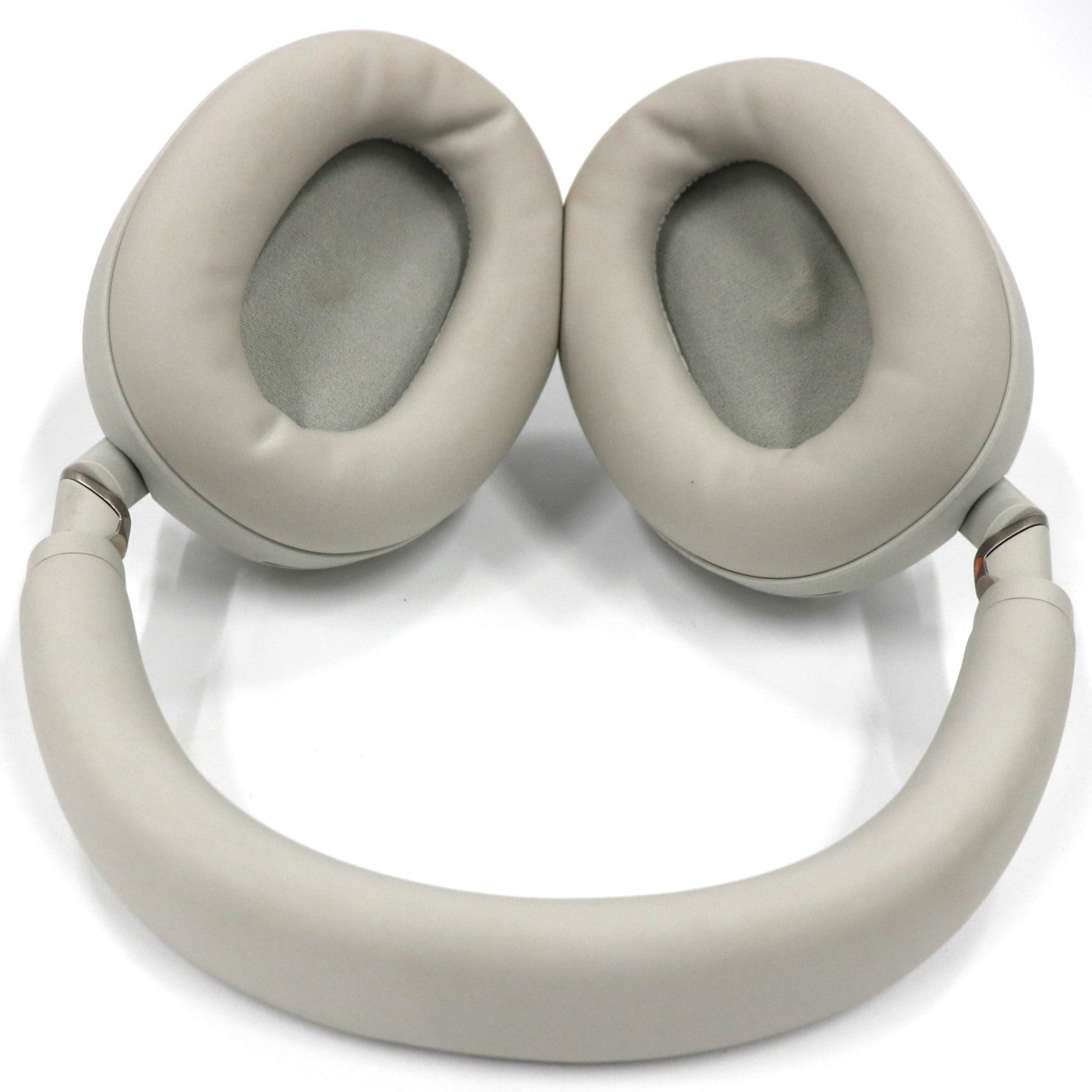 [中古(C)] ソニー WH-1000XM6 ワイヤレスノイズキャンセリングヘッドホンwh-1000xm6-p プラチナシルバー[可]