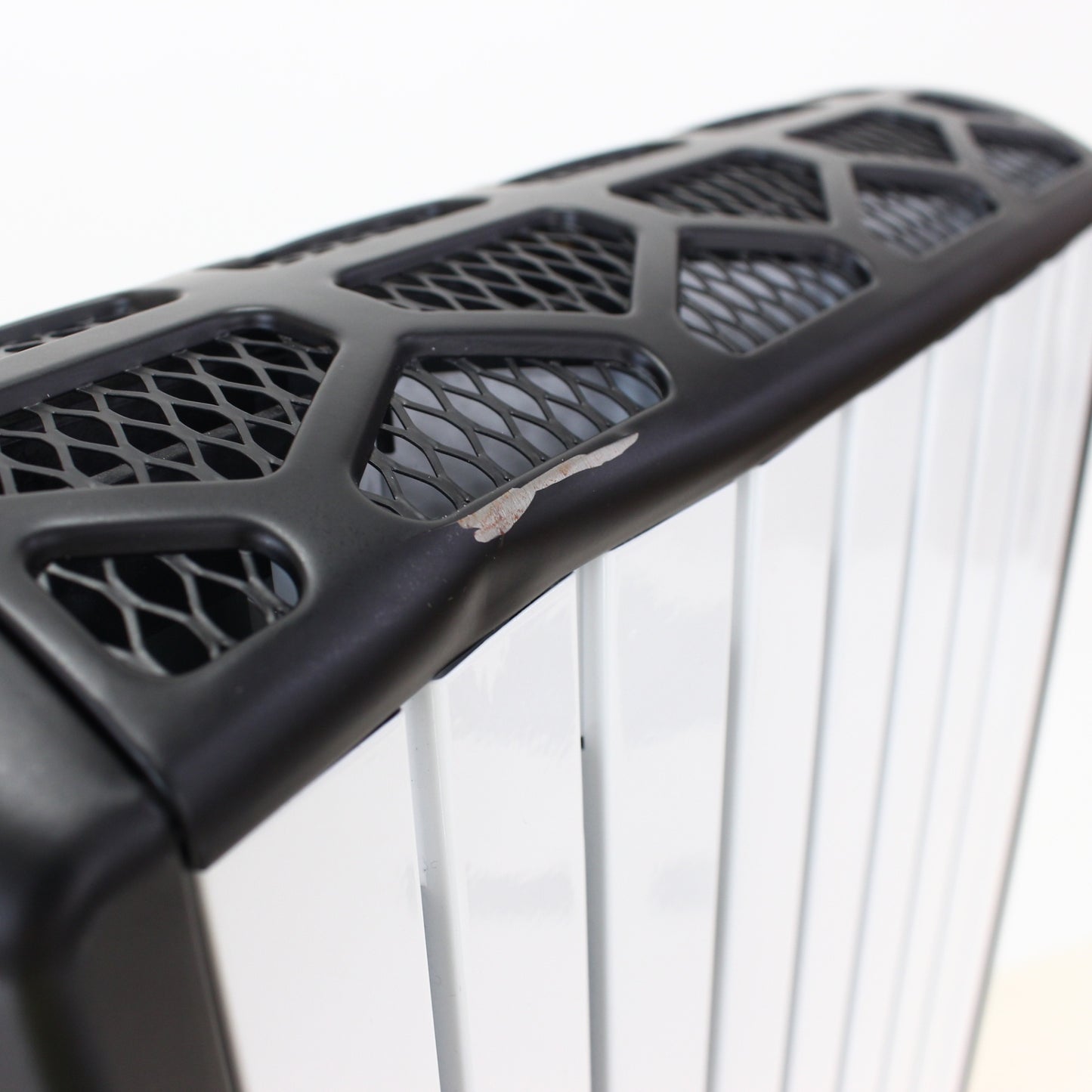 [中古(C)] [2020年発売モデル] デロンギ マルチダイナミックヒーター MDHU12-BK 1200W ピュアホワイト＋マットブラック (暖房目安 8～10畳) mdhu12-bk　[可]