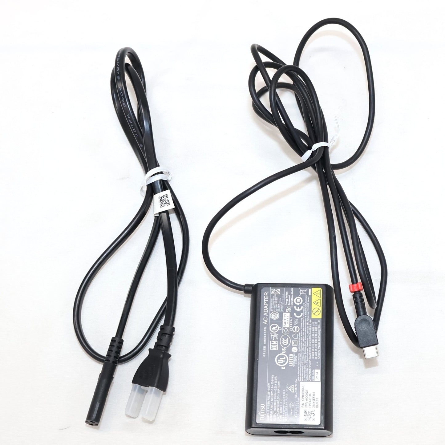 [中古(B)] 【Office非搭載】富士通 LIFEBOOK ノートパソコン FMVC90E3S( Core i5-1135G7 / 13.3型/ 8GB/ Windows 11 Home 64bt)　fmvc90e3-win11-s シルバー [良い]