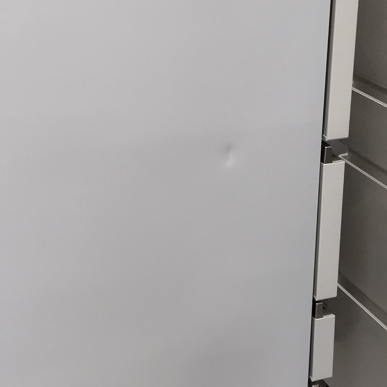 【特殊配送】[450L][ファミリー向け][右開き]Hisense (ハイセンス) HR-DC450K 冷凍冷蔵庫　hr-dc-450k-w  シルクホワイト 整備済みアウトレット品 [中古(C)]