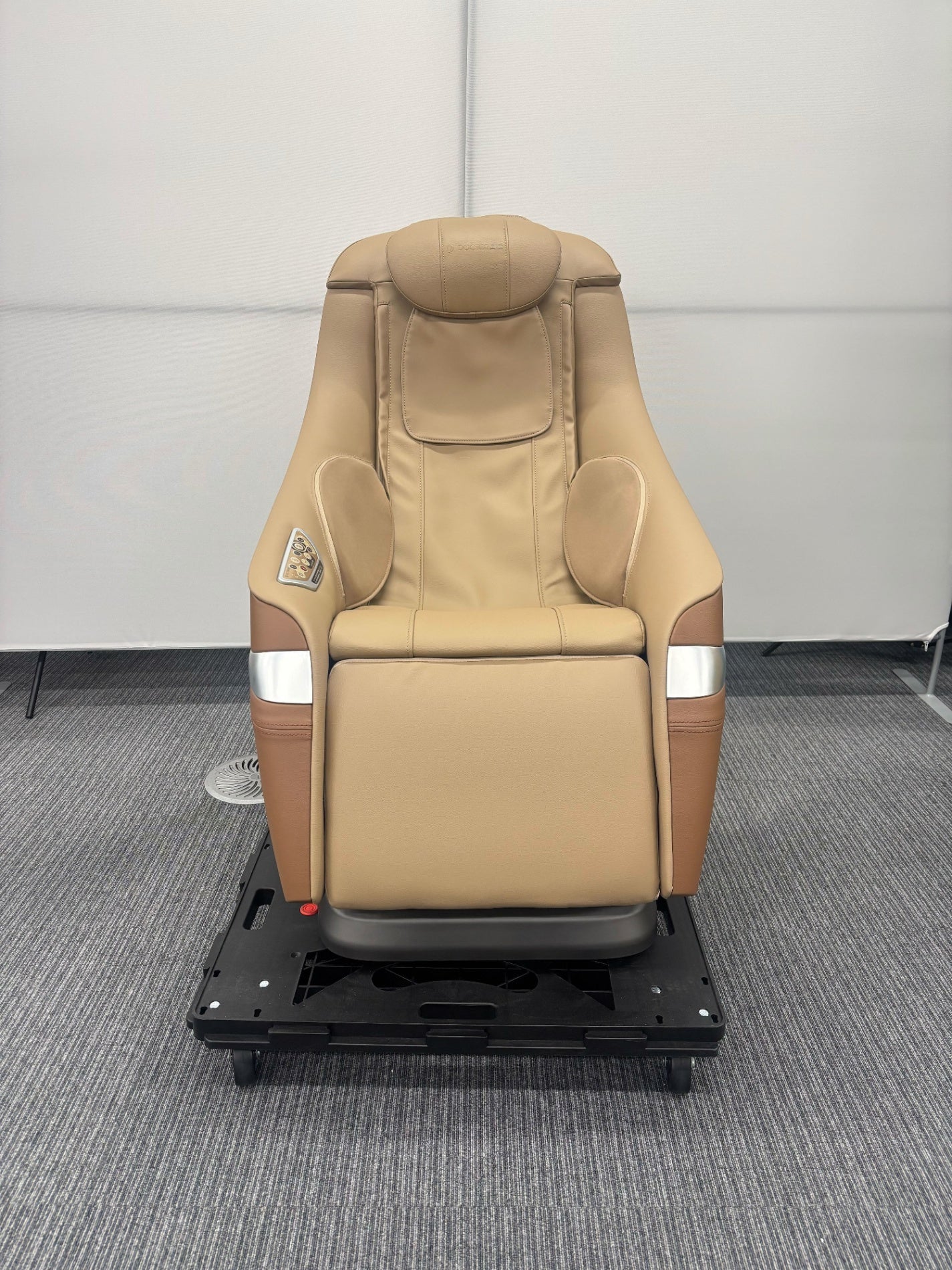 【特殊配送】 [中古(B)]  ドクターエア 3D マジックチェア マッサージチェア ベージュ MC-03 [良い]