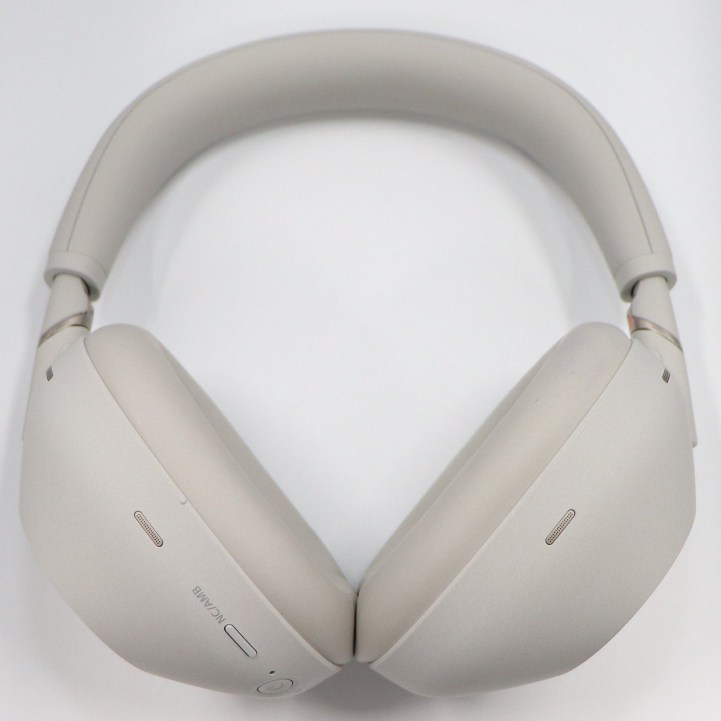 [中古(C)]ソニー WH-1000XM6 ワイヤレスノイズキャンセリングヘッドホン プラチナシルバーwh-1000xm6-p　[可]